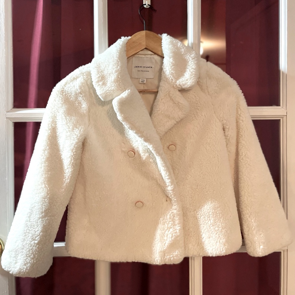 Like new Janie & Jack Marshmallow Sherpa jacket. Size: 7-8. Final sale.